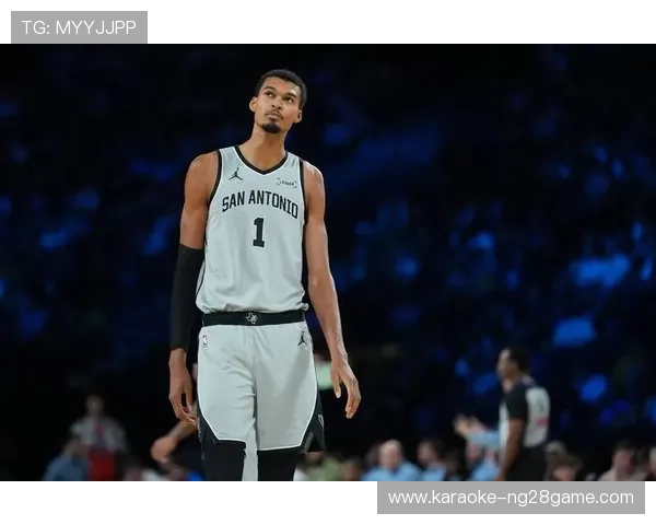NBA热议文班亚马疯狂增肌计划如何重塑马刺防守体系与西部争冠格局 NBA热议文班亚马疯狂增肌计划如何重塑马刺防守体系与西部争冠格局